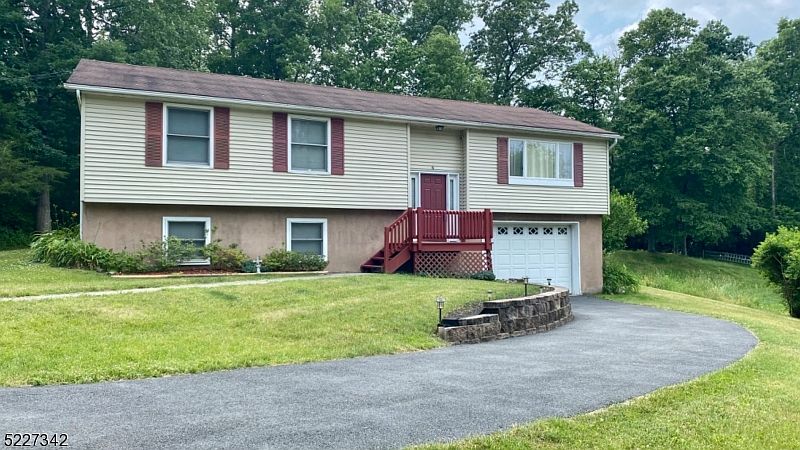 1st image of 6 Lakeview Dr South