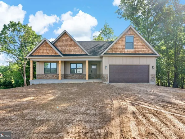 2 Libbys Ridge Rd, Berkeley Springs, WV 25411