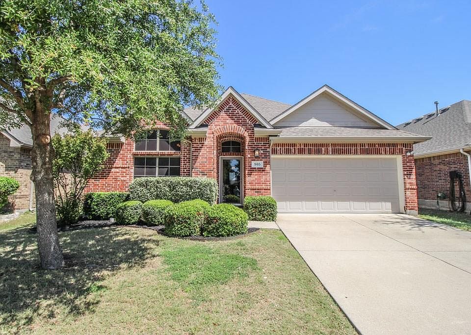 1st image of 905 Lake Hollow Dr