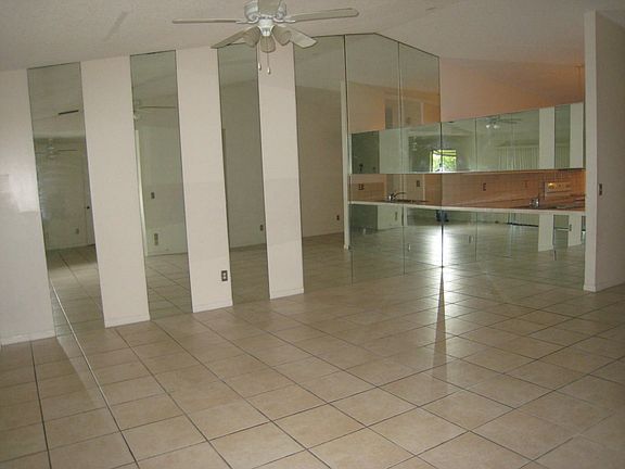 3rd image of 25 Fawlkland Cir