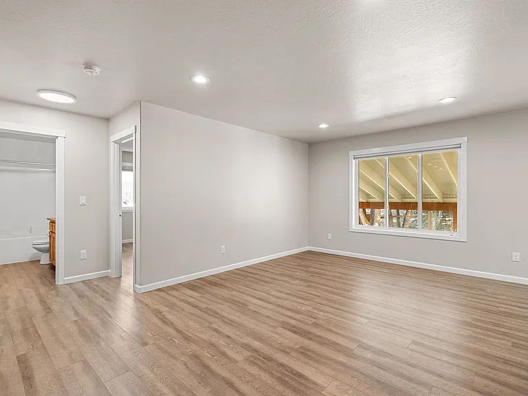 459 Hudson Ln — Photo 25