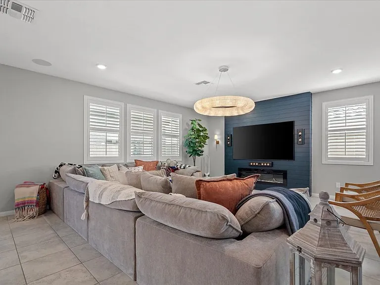 7014 Solano Canyon Ave — Photo 4