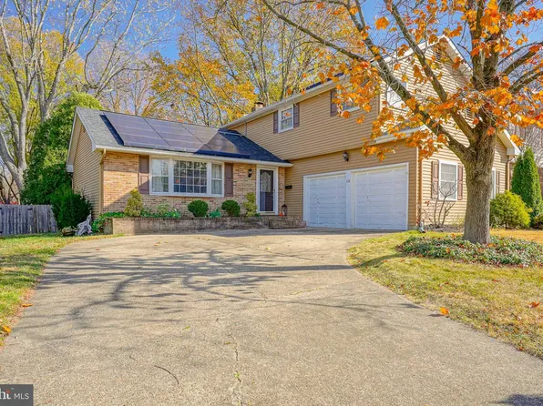 330 Saint Clair Ct, Mount Laurel, NJ 08054