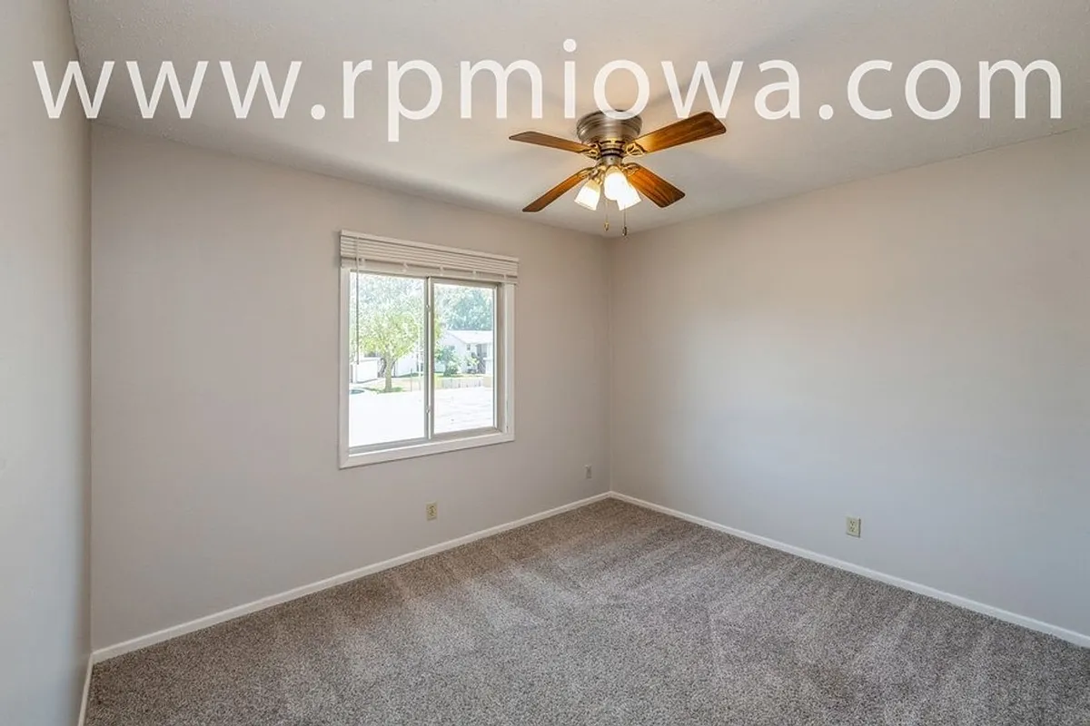 Building Photo - 2056 NW Hickory Ln