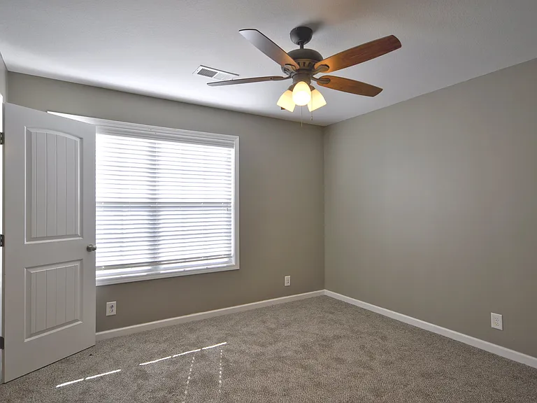 325 Sam Houston Cir — Photo 25