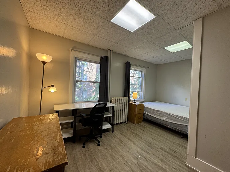 614 University Ave — Photo 18