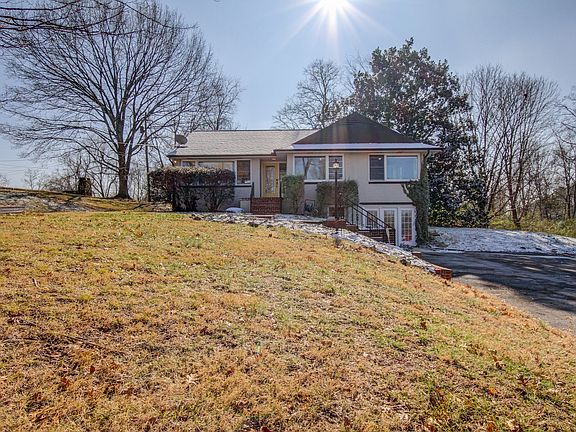 4th image of 1029 Cumberland Dr