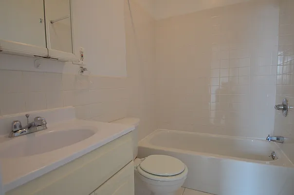 Rented by CITY SKYLINE REALTY INC | media 5