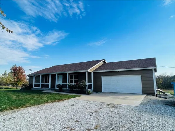 19130 255th St, Tonganoxie, KS 66086