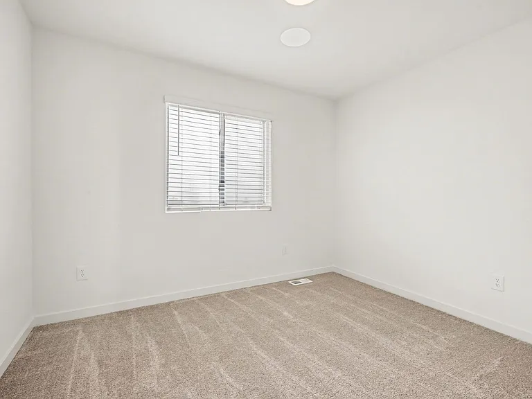 1635 Reagan Dr — Photo 20