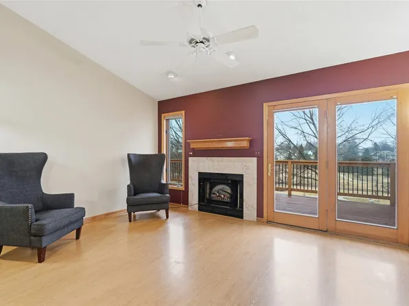 2058 S Ridge Dr, Coralville, IA 52241