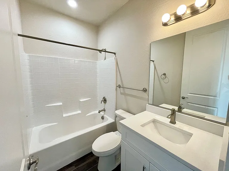 150 S Horne #106 — Photo 9
