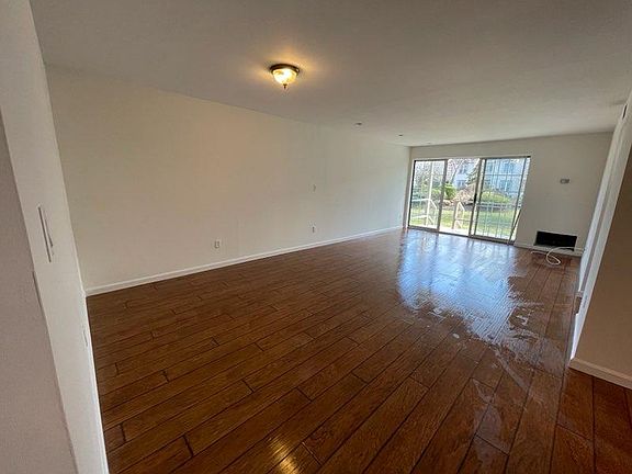 3rd image of 23 Greenmeadow Dr