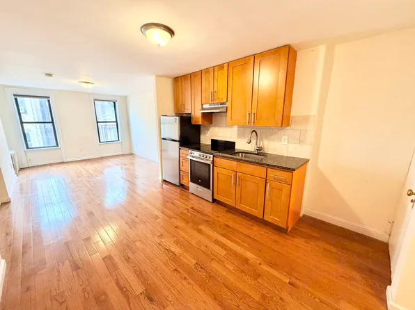 87 Christopher Street image 1 of 11