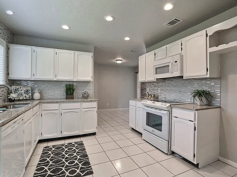 212 Aspenway Dr — Photo 11