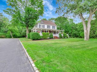 1 Garfield Ct, Nesconset, NY 11767