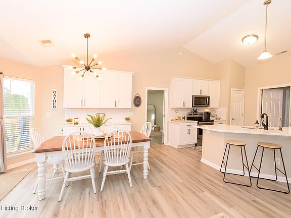 5th image of 194 Crown Ct