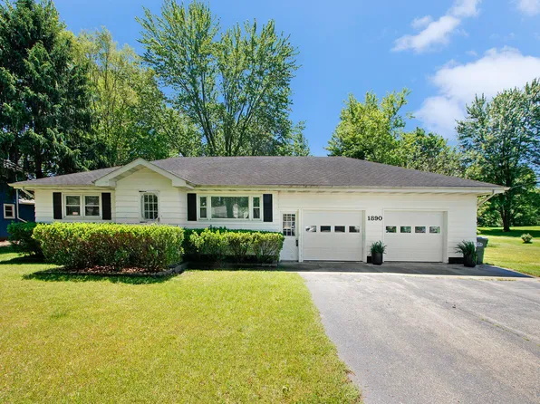 1890 W Glenlord Rd, Stevensville, MI 49127