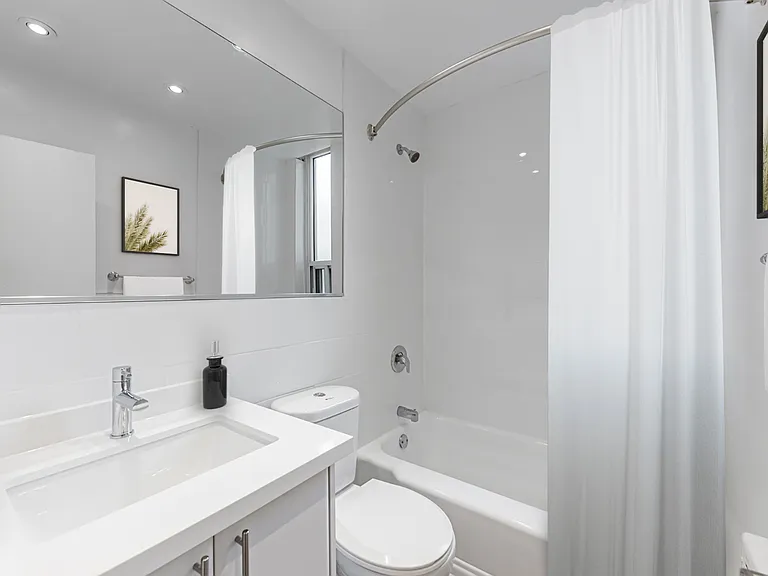 606 Avenue Rd #704 — Photo 7