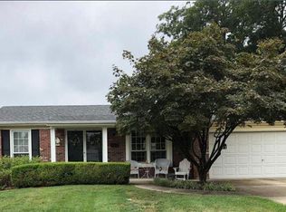 2 Terry Ct, Florissant, MO 63031