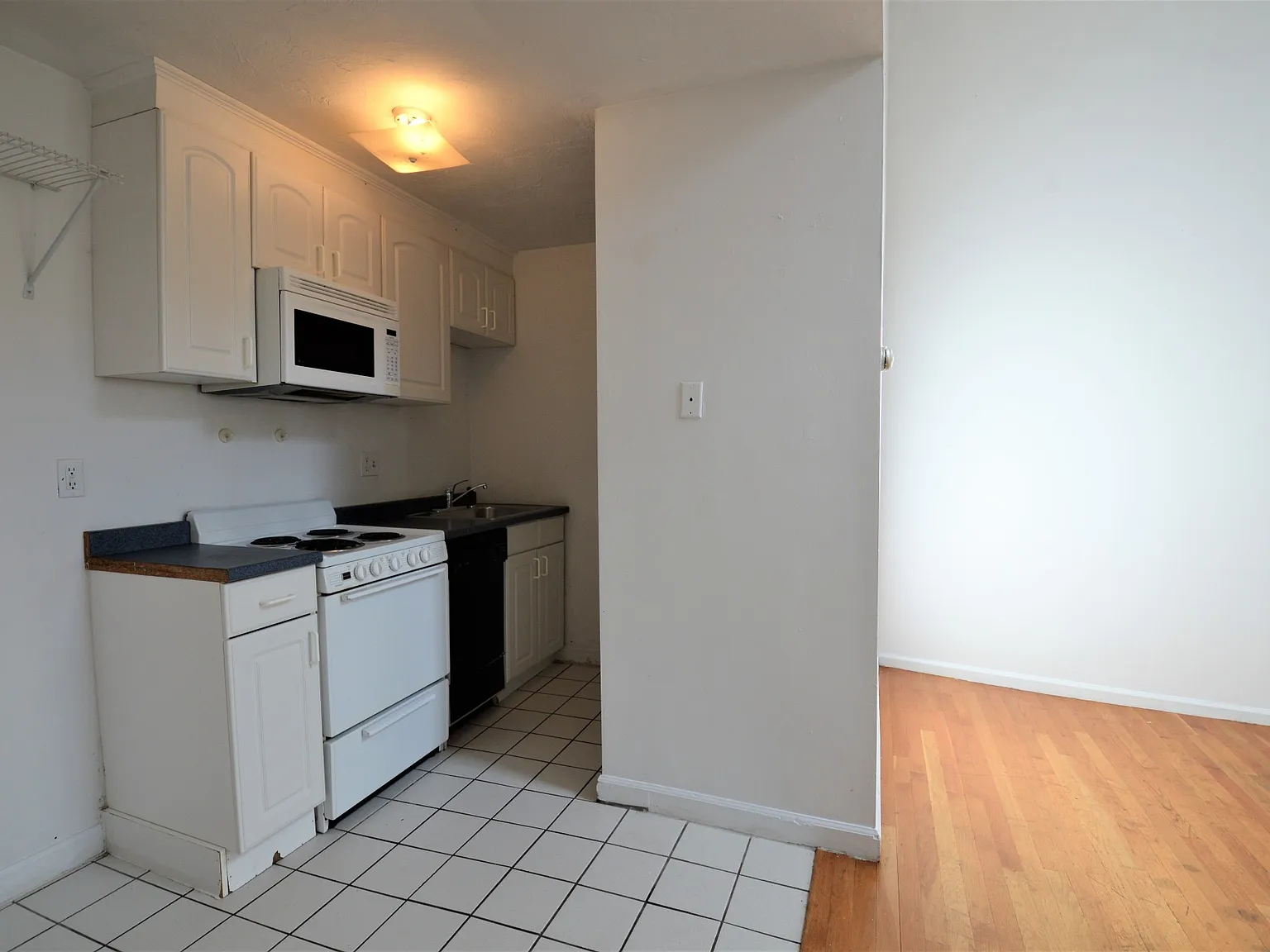 3 bed, 9999 sqft, $3,300 — Photo 2