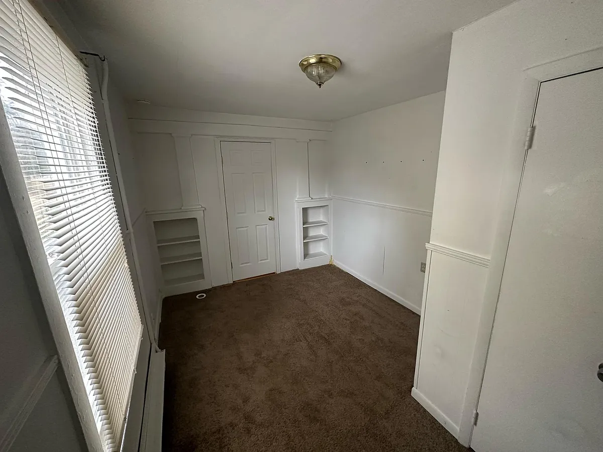 Building Photo - 30 W Pittsfield St #30