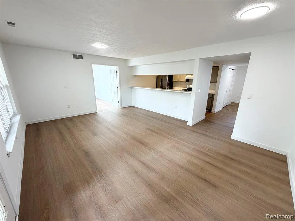 2 bed, 2.0 bath, 1397 sqft, $2,500 — Photo 4