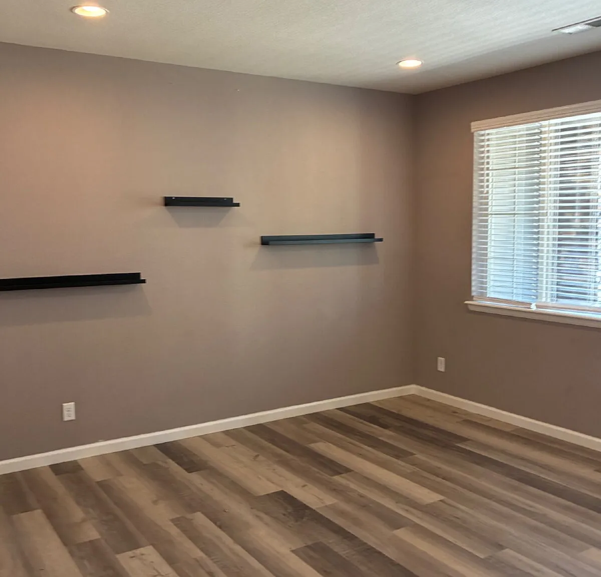 3 bed, 3.0 bath, 1552 sqft, $3,115 — Photo 3