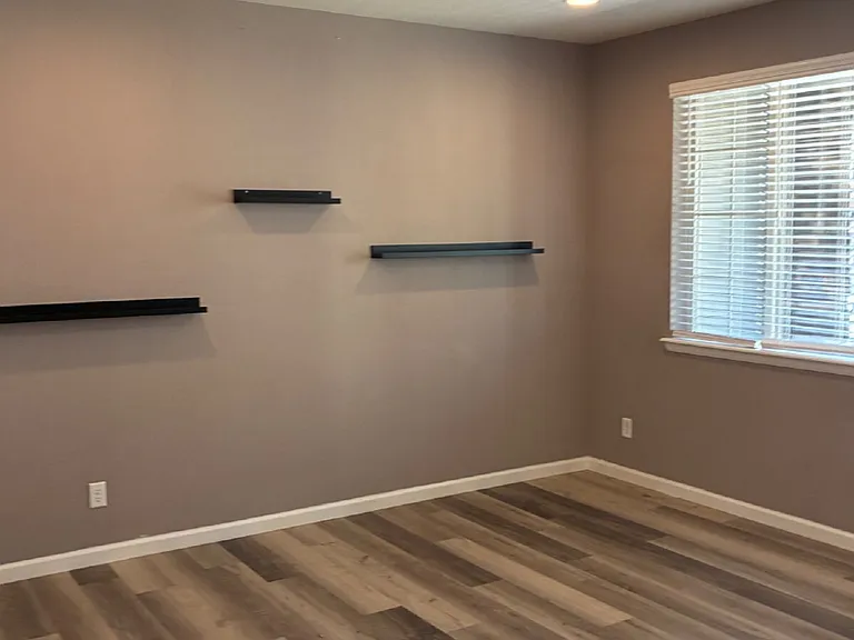 9077 E Phillips Ln — Photo 3