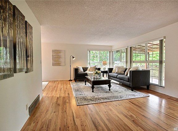 4th image of 19501 36th Ave NE