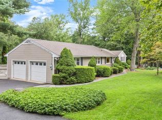 11 Hemlock Dr, Stamford, CT 06902