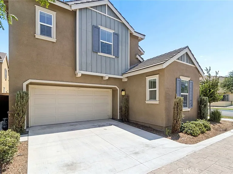 2811 E Kendall Ln — Photo 2