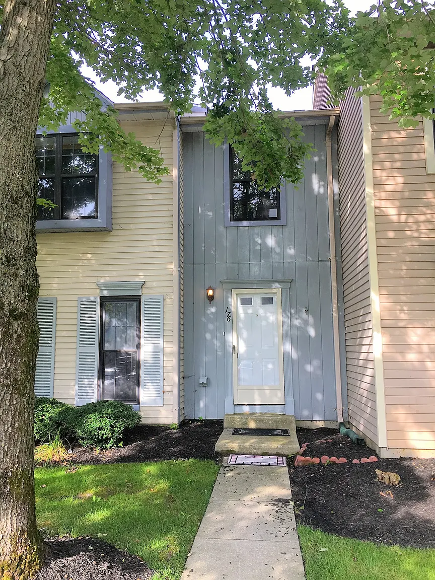 176 Crown Prince Dr photo 1