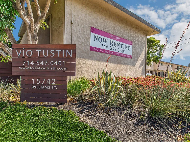 Vio Tustin — Photo 9