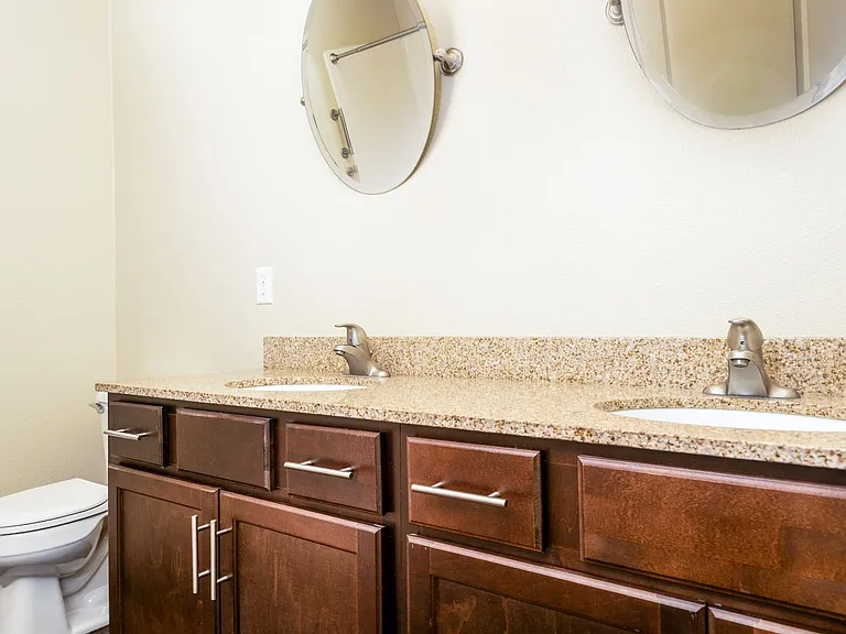 Highland Shores Apartments — Photo 50