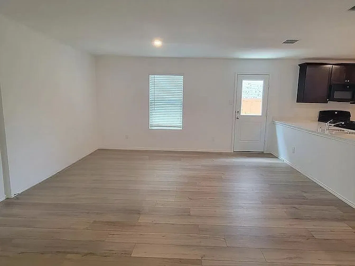 3 bed, 1500 sqft, $2,300 — Photo 2