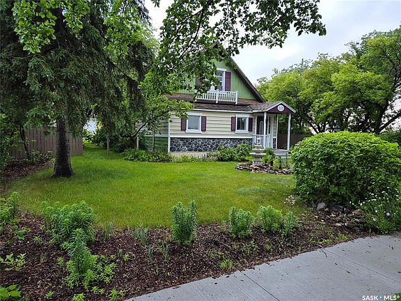 4th image of 303 Edward STREET