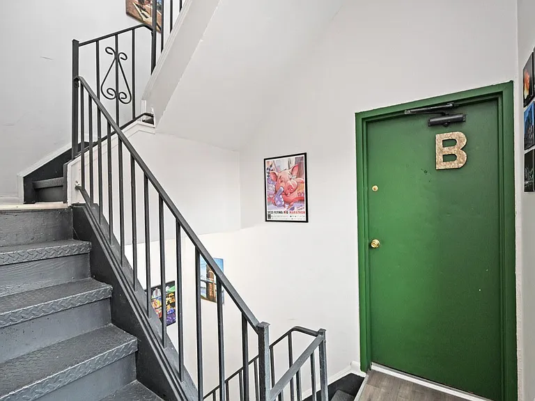 118 E Liberty St #B — Photo 4