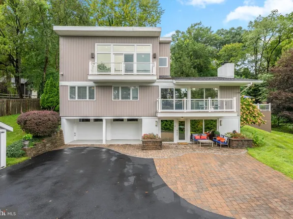 1242 County Line Rd, Wayne, PA 19087