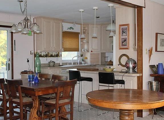 4th image of 109 Long Beach Blvd #A