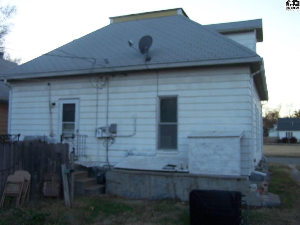 2nd image of 120 N Thompson St