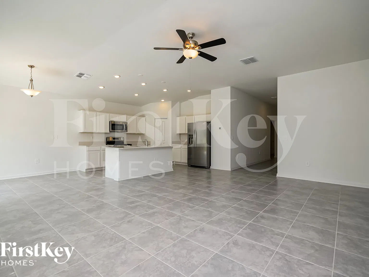 4 bed, 2.0 bath, 1936 sqft, $2,010 — Photo 4