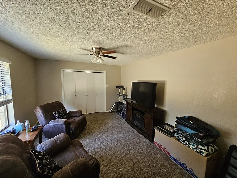 6104 Elmwood Ave — Photo 8