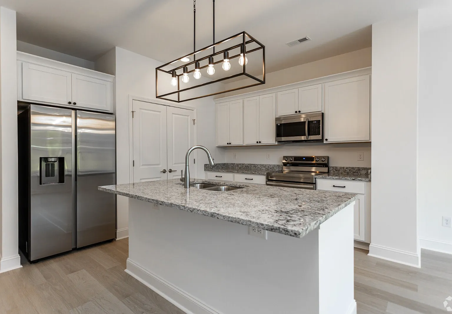 3 bed, 2.5 bath, 1516 sqft, $2,250 — Photo 3