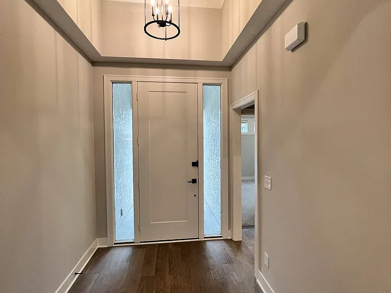 1533 SW Hedgewood Ln — Photo 3