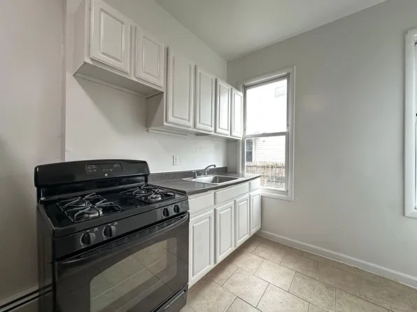 186 South St #3E, Jersey City, NJ 07307