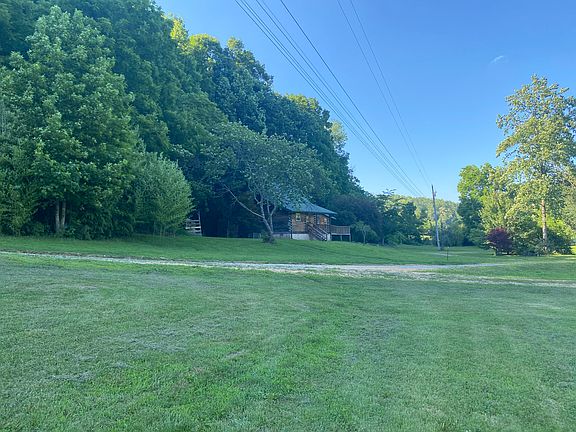 4th image of 195 Emerald Dr #B