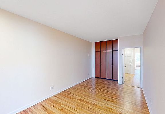 4th image of 10-47 48th Ave #2