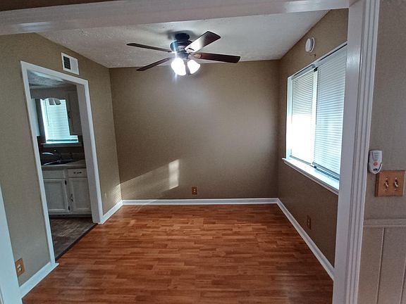 Dinning area with ceiling fan