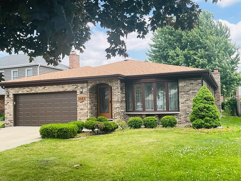 1483 Heather Ln — Photo 2